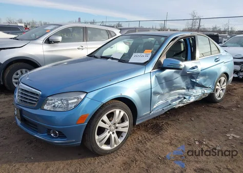 2010 Mercedes-Benz C 300 Luxury 4Matic z USA, uszkodzony, nr VIN WDDGF8BB1AF413530